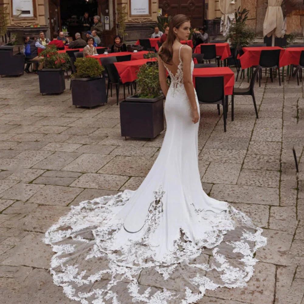 High Quality Spaghetti Straps Wedding Dresses V-Neck Backless Bride Gowns Lace Appliques Sweep Train Mermaid Vestido De Noiva (ZD13501)