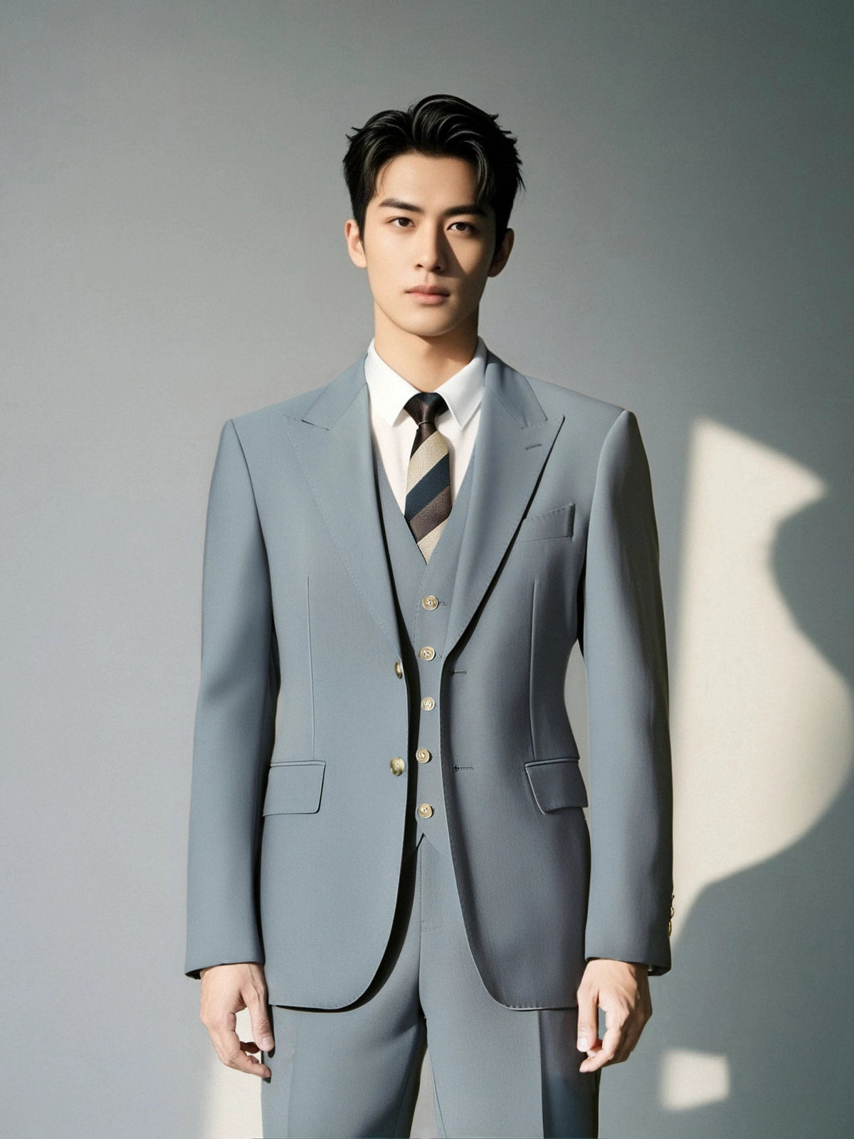 Light Grey Three Piece Wool Suit For Groom And Business Formal (ZD17094)