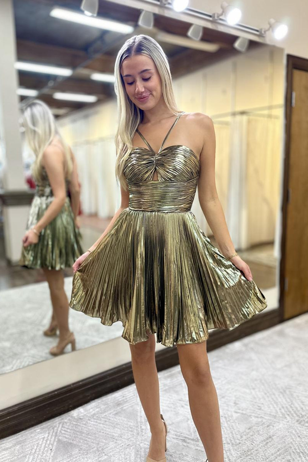A Line Golden Homecoming Dresses Halter Short Cocktail Dresses with Keyhole