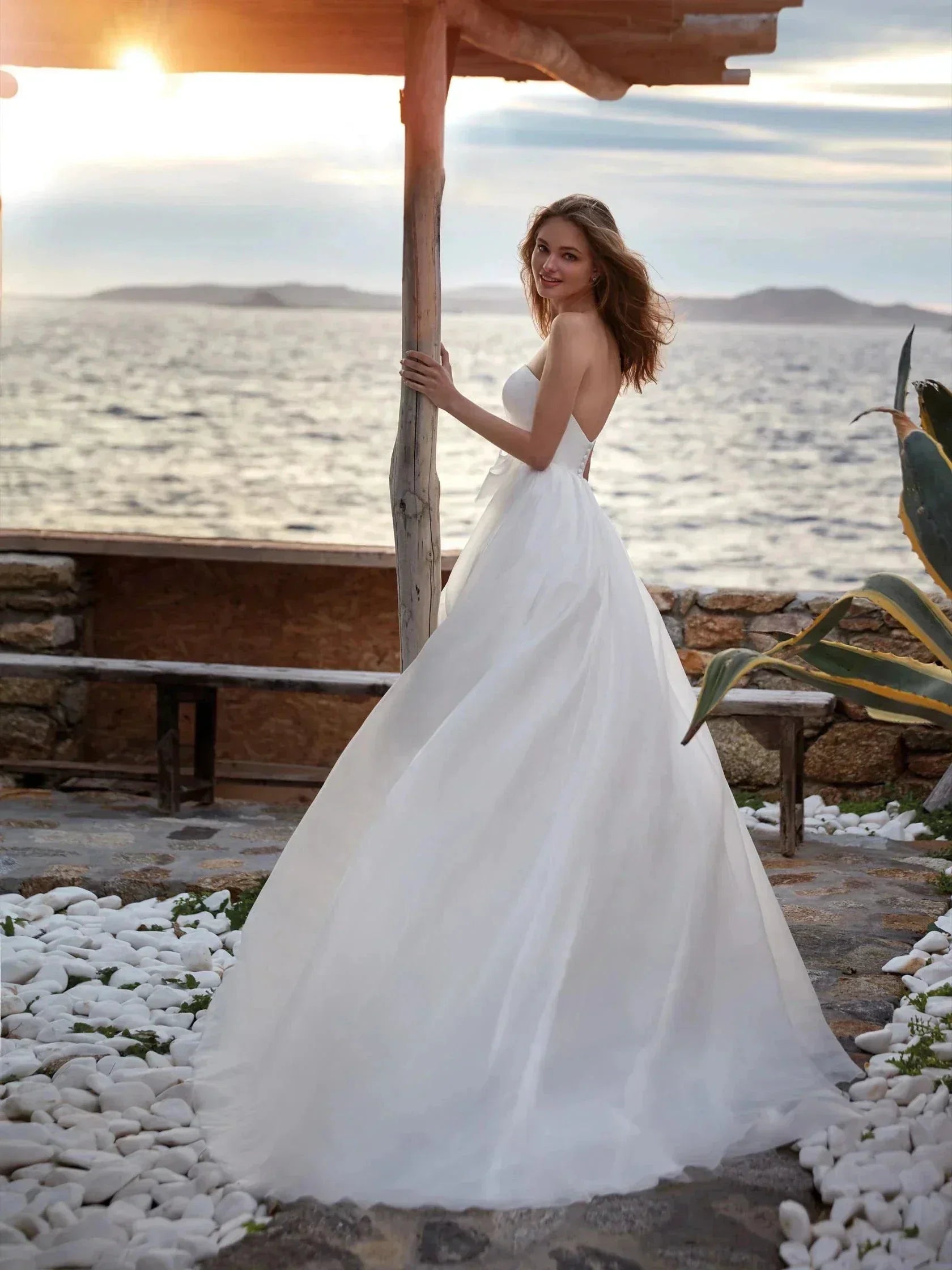 A-Line Gorgeous Round Neck Wedding Dresses Women's Sexy Sleeveless Formal Beach Party Bridal Gowns Plus Size Vestido De Casament (ZD14194)