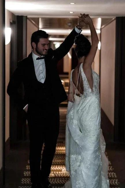 A-Line Tulle V-Neck Straps Floor-Length Stain Sleeveless Wedding Dresses with Appliques (ZD15733)