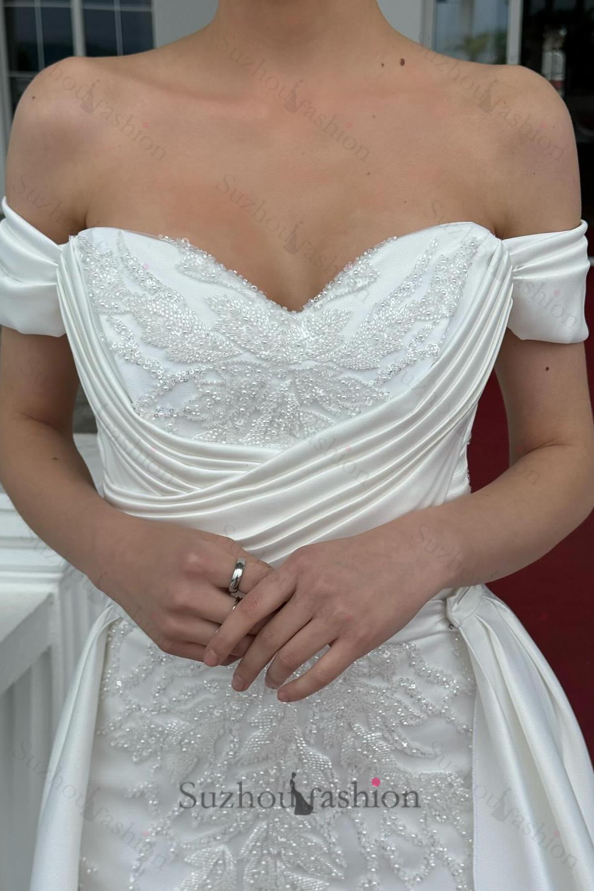 A Line Wedding Dress Off The Shoulder Sleeveless Appliques White Bridal Gown with Panel Train