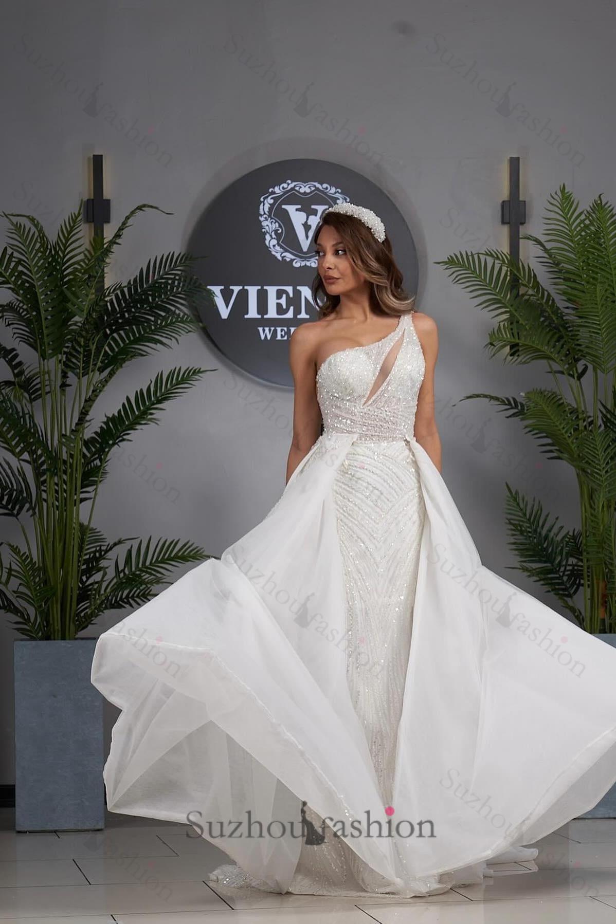 A Line Wedding Dress One Shoulder Sleeveless Appliques Tulle Bridal Gown with Panel Train