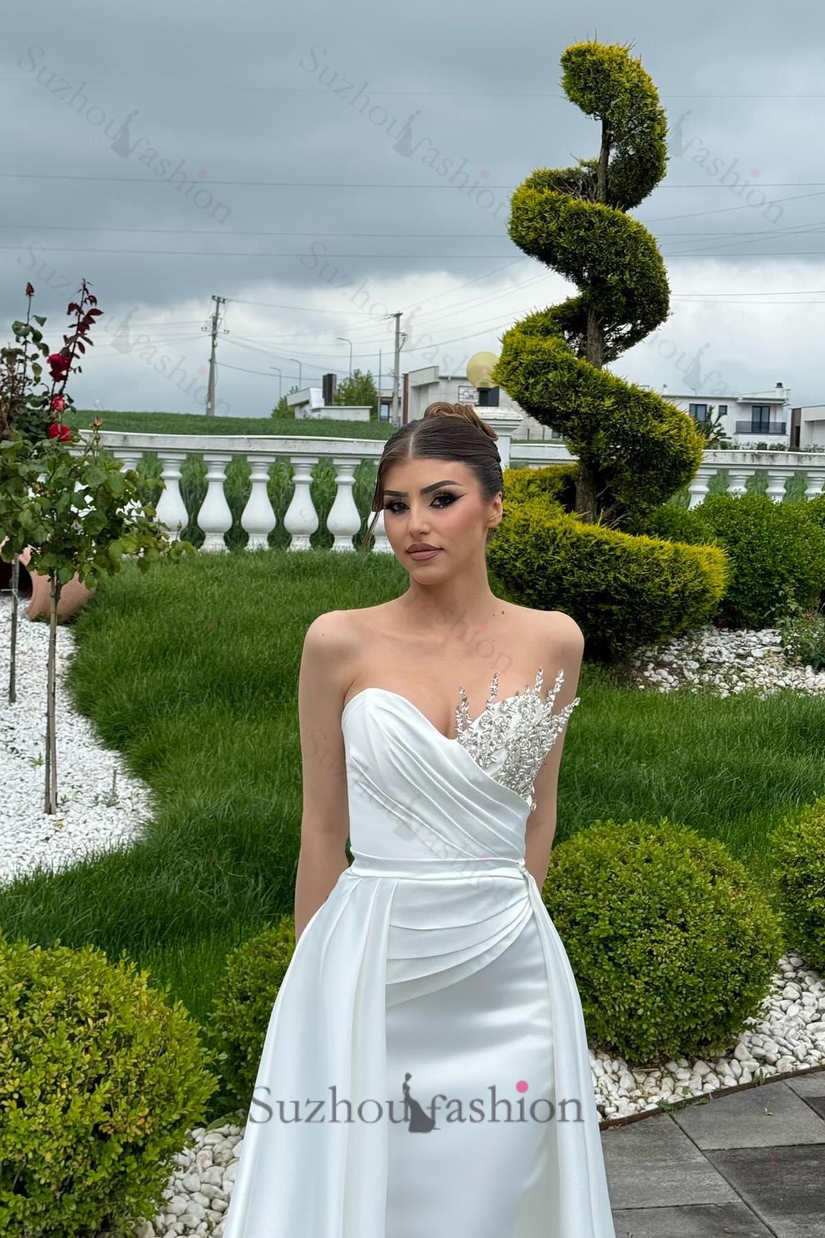 A Line Wedding Dress Sweetheart Sleeveless Satin White Bridal Gown with Panel Train