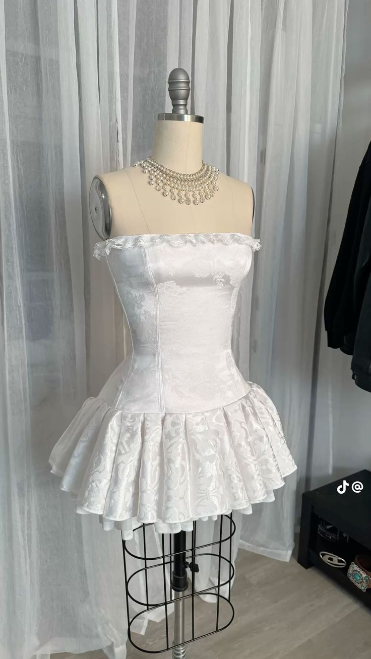 Chic Satin Print Floral A-Line Homecoming Dress White Strapless Birthday Dress
