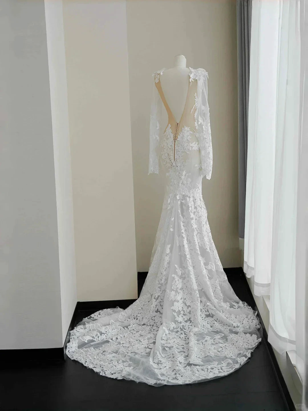 Elegant White Lace Appliques Mermaid Evening Dress,Backless Prom Dress Wedding Dress (ZD13771)