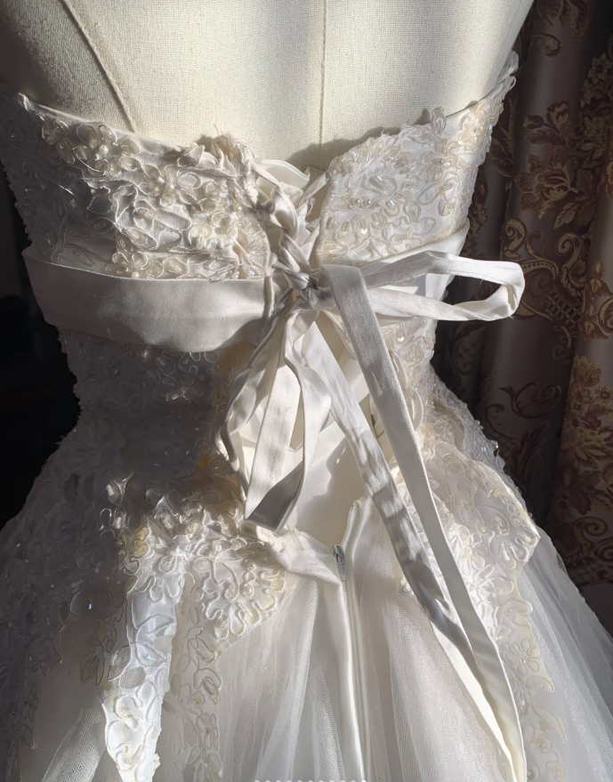 Pretty Strapless Tulle Appliques Beaded Long Wedding Dress