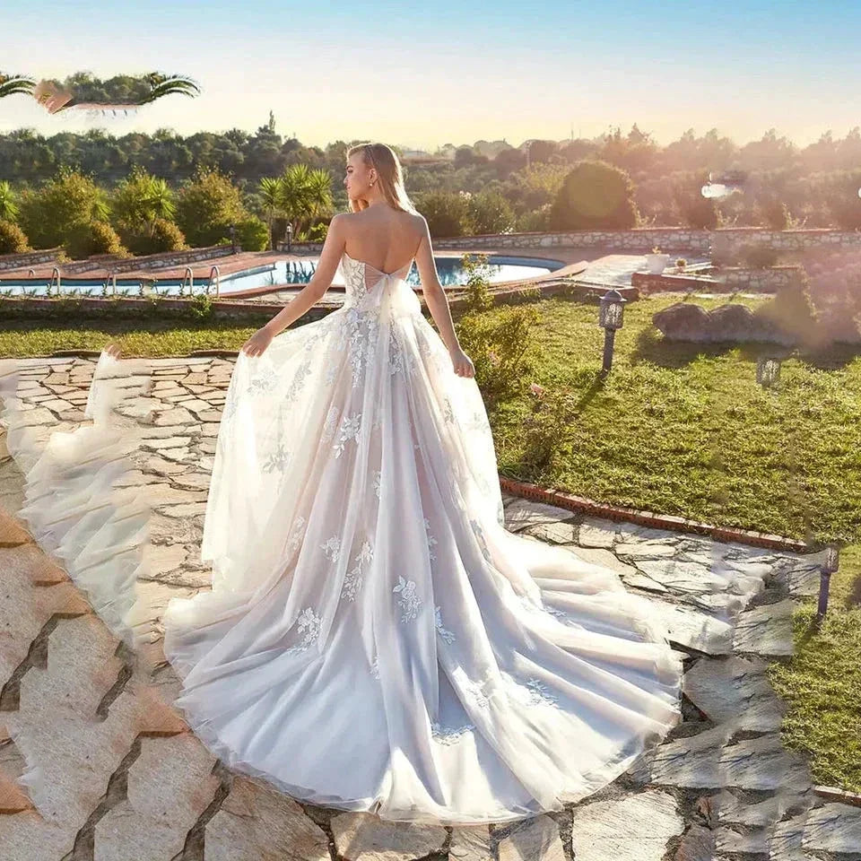 Beach Ivory Wedding Dresses for Women 2023 Summer Sweetheart A-Line Floor Length Illusion Bride Dress Bow Back Lace Applique (ZD14094)