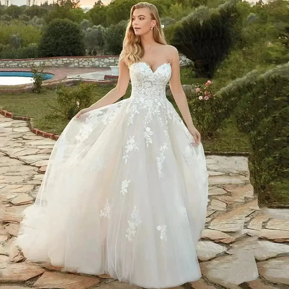 Beach Ivory Wedding Dresses for Women 2023 Summer Sweetheart A-Line Floor Length Illusion Bride Dress Bow Back Lace Applique (ZD14094)