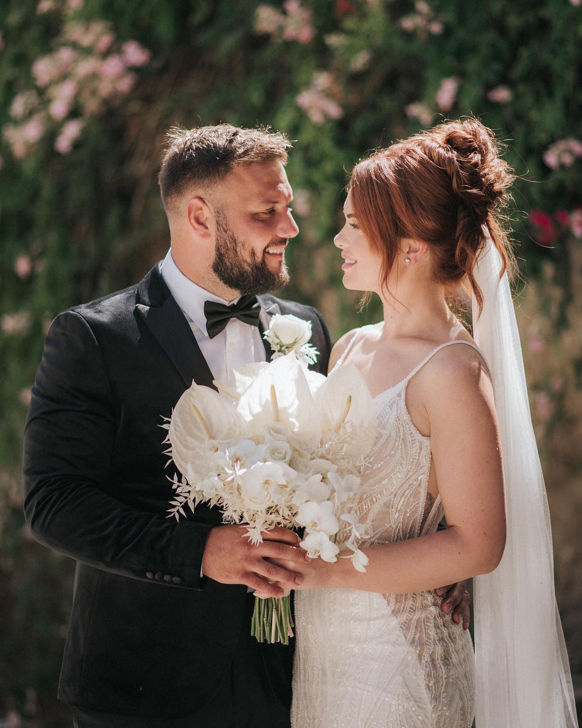 Beautiful Long Mermaid Spaghetti Strap V-neck Lace Sleeveless Backless Wedding Gown (ZD17462)