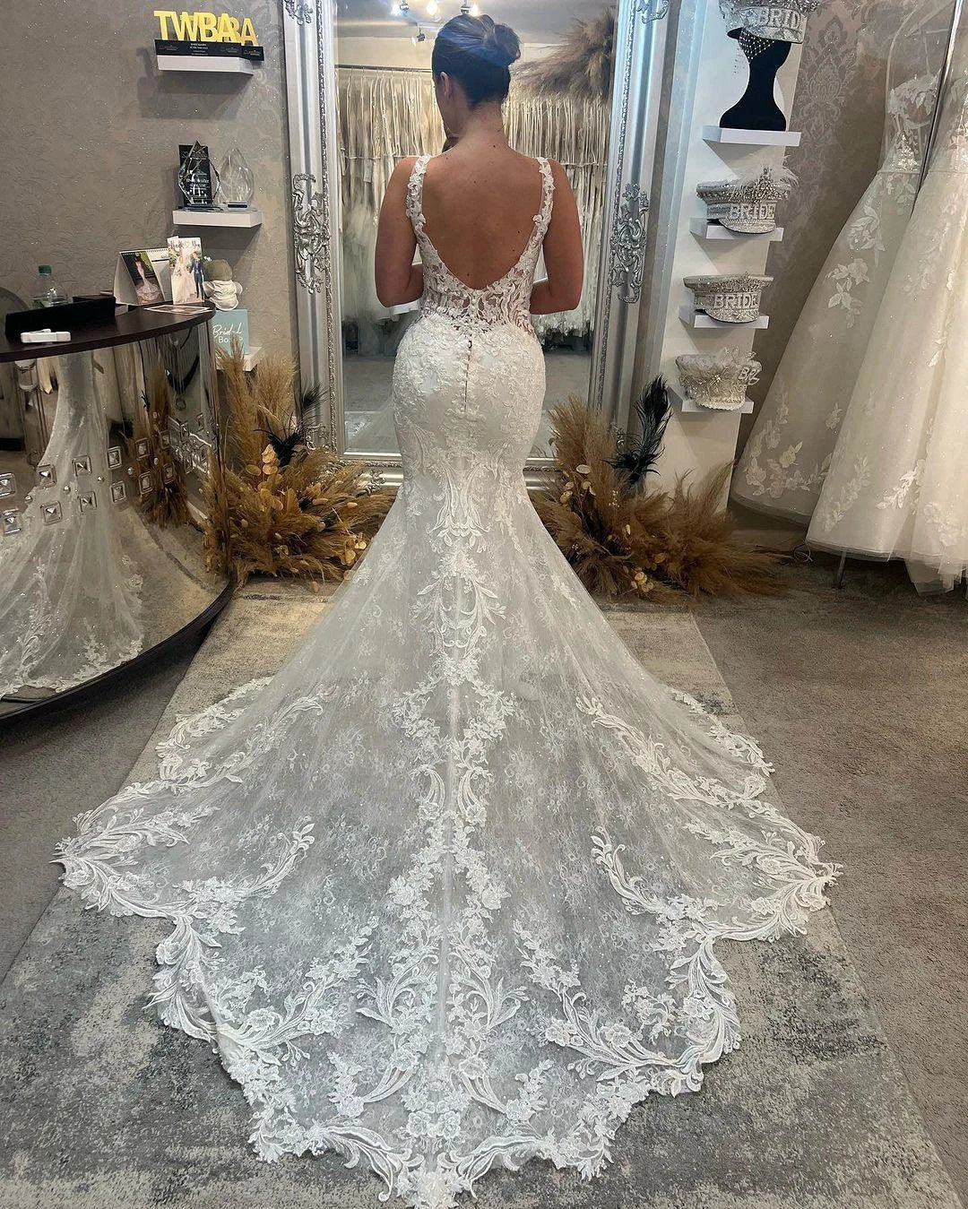 Beautiful Long Mermaid V-neck Sleeveless Lace Backless Wedding Dress (ZD15668)