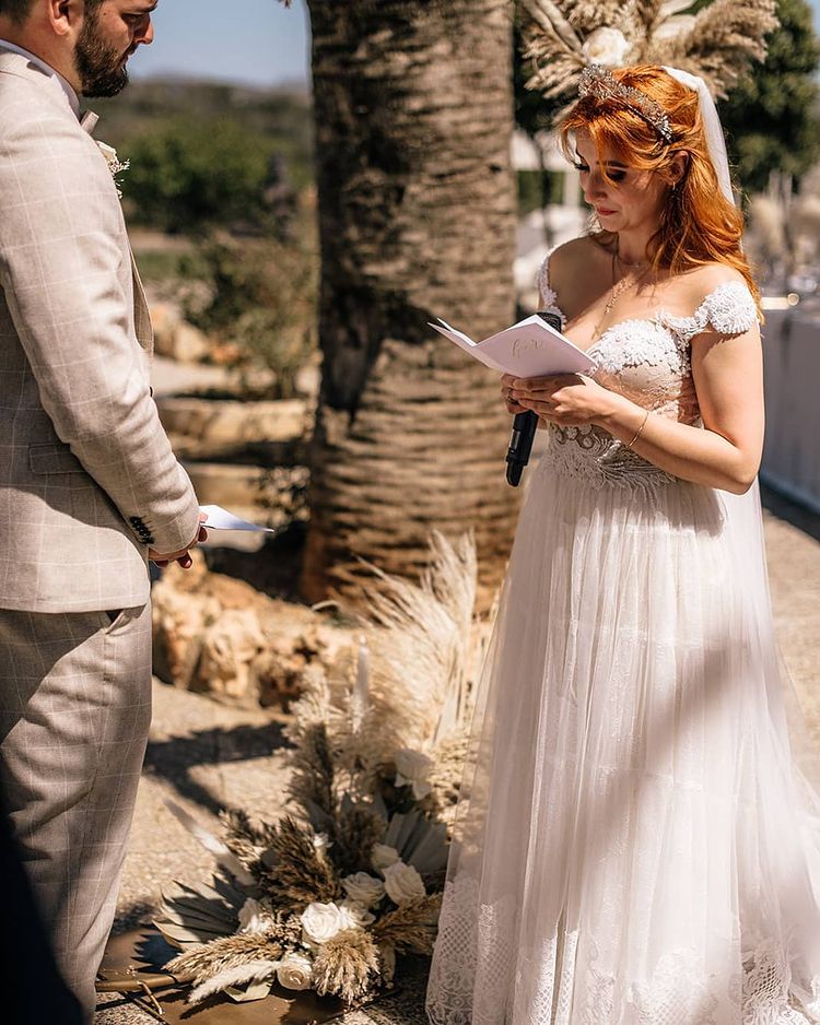 Beautiful Sweetheart Illusion Empire Beach Wedding Dress with Lace