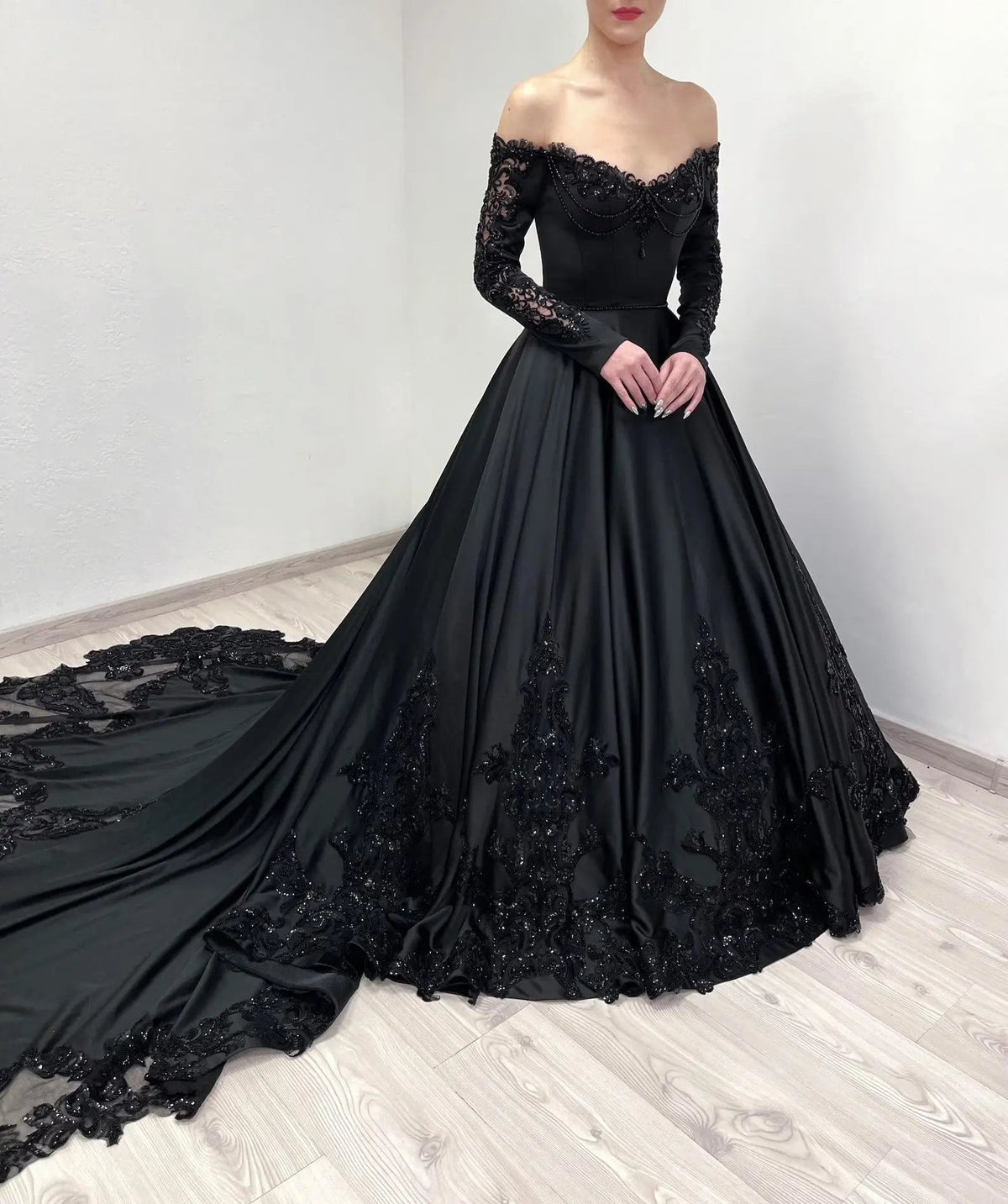 Black Luxury Gothic Wedding Dress Heavy Beading Lace Ball Gown ZP198