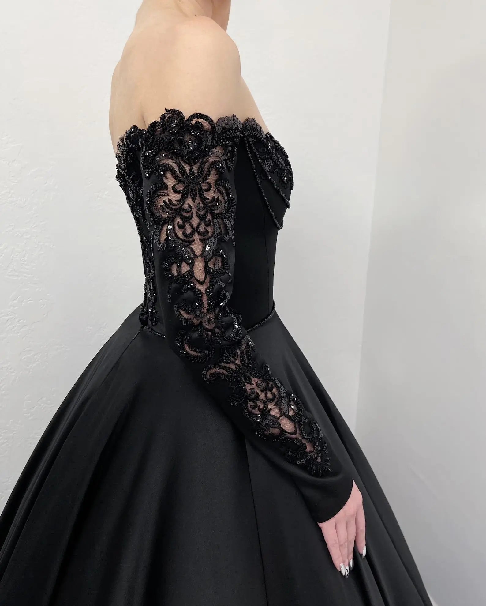 Black Luxury Gothic Wedding Dress Heavy Beading Lace Ball Gown ZP198