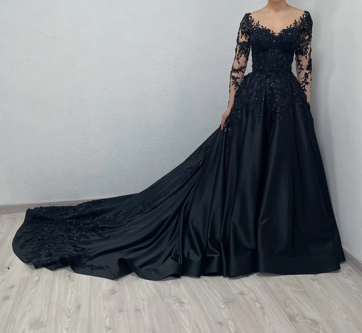 Black Luxury Gothic Wedding Dress Bridal Gown Heavy Beading ZP199