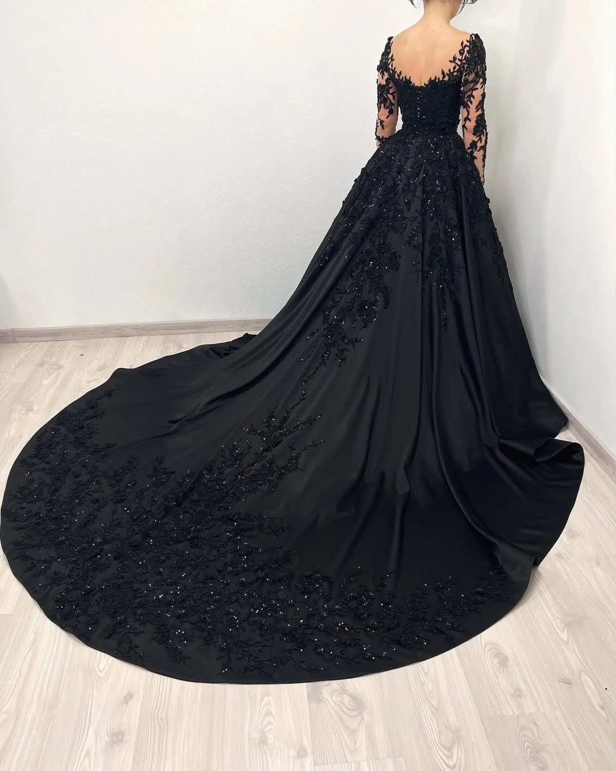 Black Luxury Gothic Wedding Dress Bridal Gown Heavy Beading ZP199
