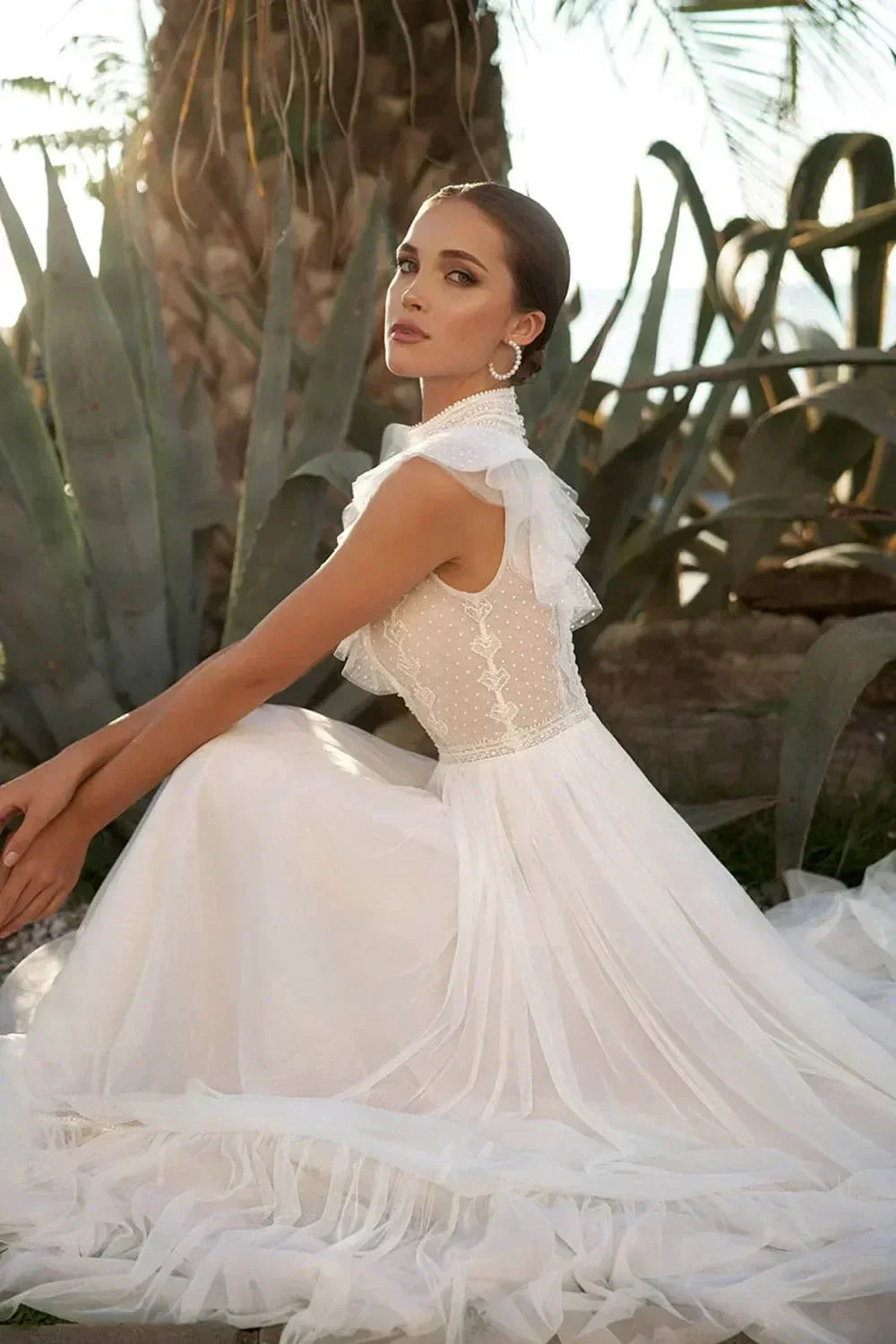 High Neck Sleeveless Wedding Dresses Lace Appliques A Line فساتين السهرة Sweep Train Bohemian New Vestidos De Novia (ZD13553)