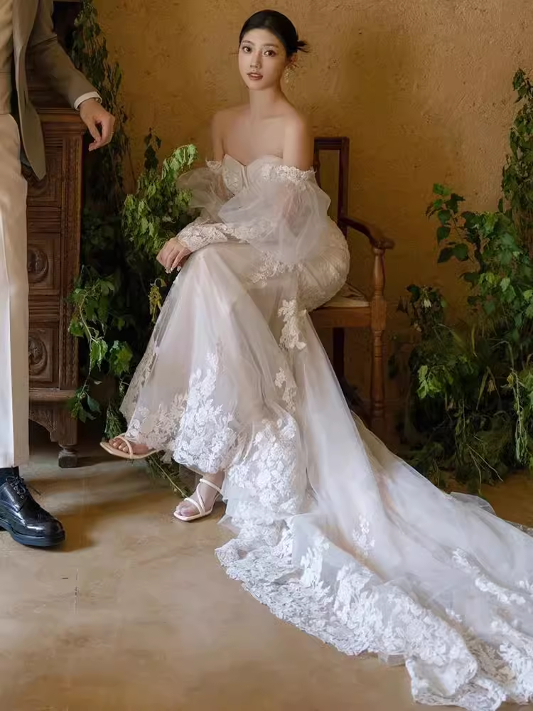 Vintage Mermaid Strapless White Lace Wedding Dress
