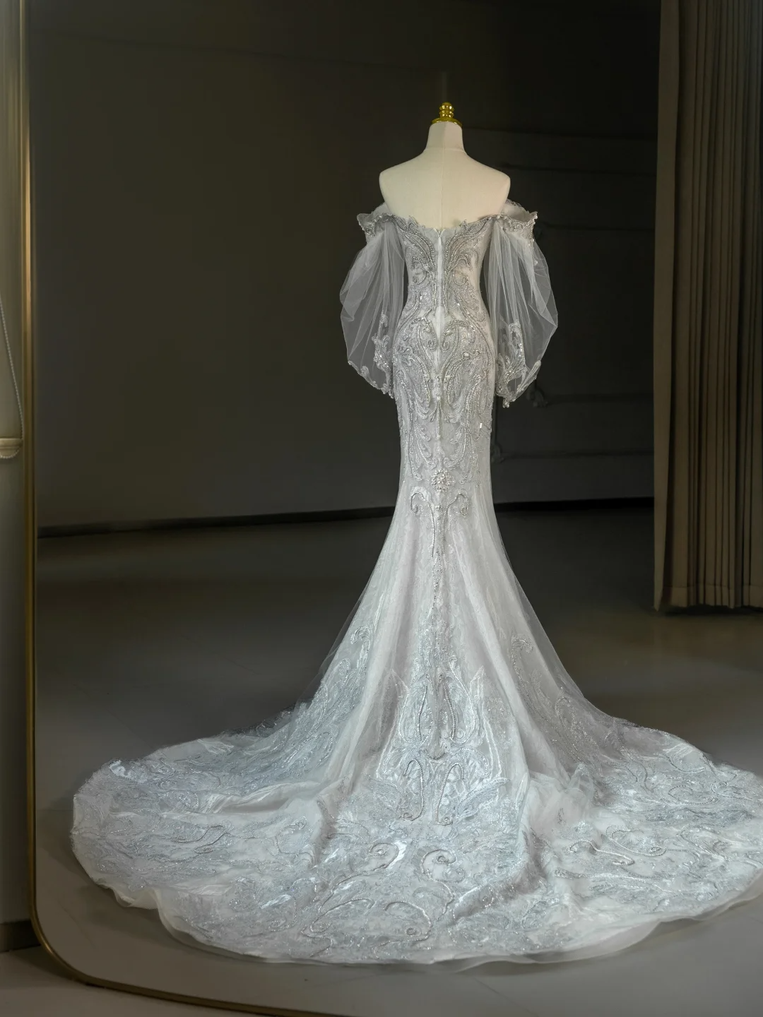 Elegant Mermaid Off The Shoulder Tulle Lace Long Wedding Dresses C327