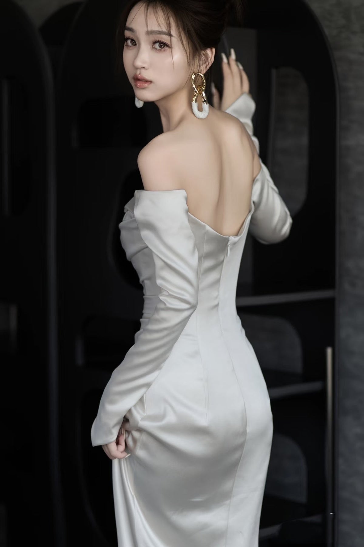 Unique Mermaid Off-the-Shoulder Long Sleeves Wedding Dresses Ivory Brides Dress - View 3 | FashionDia