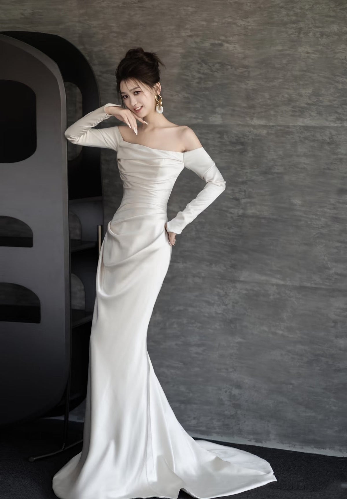 Unique Mermaid Off-the-Shoulder Long Sleeves Wedding Dresses Ivory Brides Dress - View 2 | FashionDia