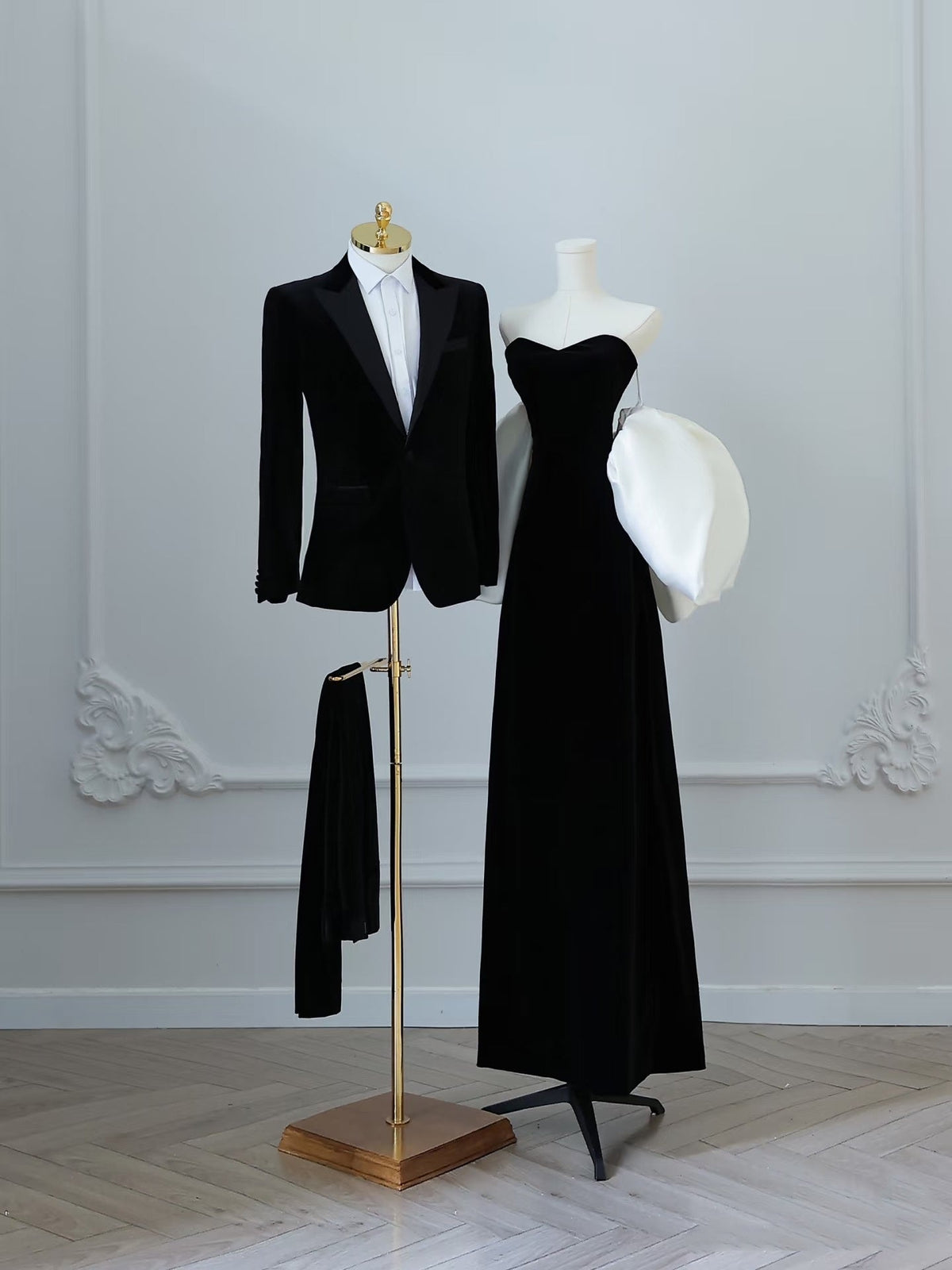 Sexy A-Line Off-the-Shoulder Short Sleeves Prom Dresses Black Evening Gowns - FashionDia