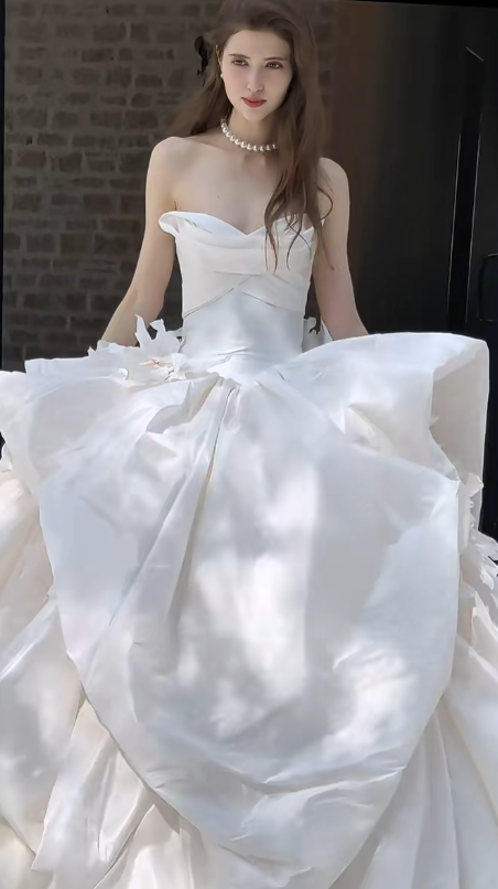 Vintage Ball Gown Strapless Satin Long Wedding Dresses