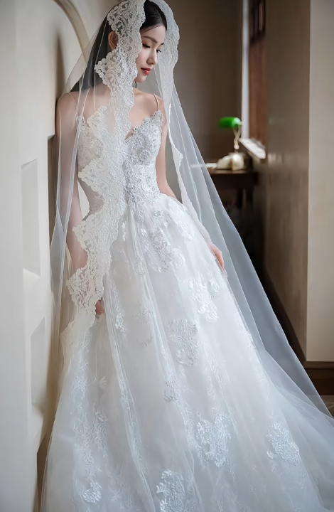 Dreamy Ball Gown Spaghetti Straps Tulle Lace Applique Long Wedding Dresses