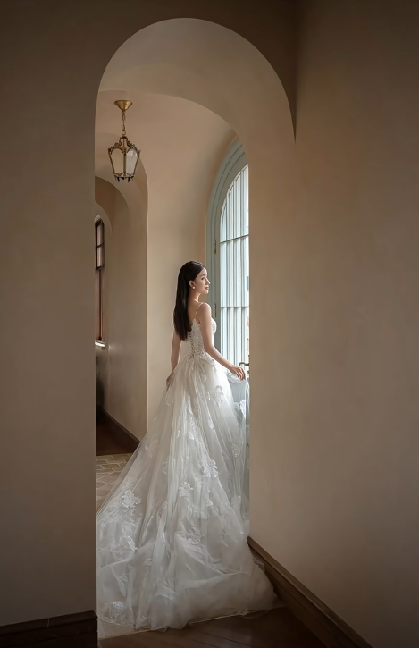 Dreamy Ball Gown Spaghetti Straps Tulle Lace Applique Long Wedding Dresses - View 3 | FashionDia