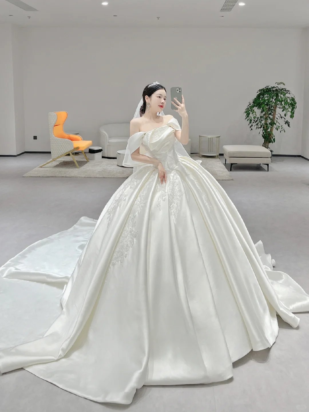 Classy Ball Gown Strapless Satin Pleated Applique With Veil Long Wedding Dresses