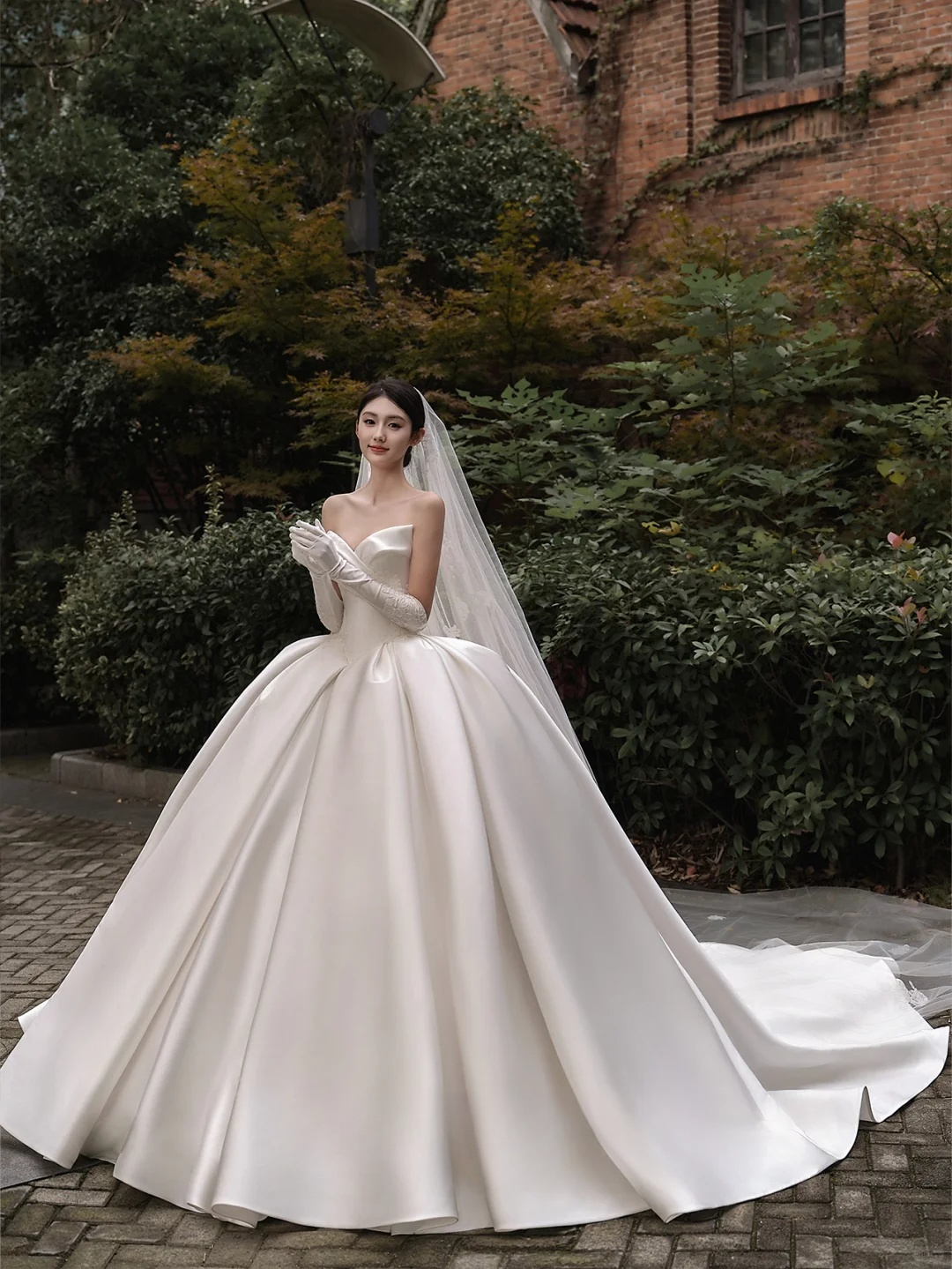 Timeless Ball Gown Strqpless Satin Applique With Veil Gloves Long Wedding Dresses