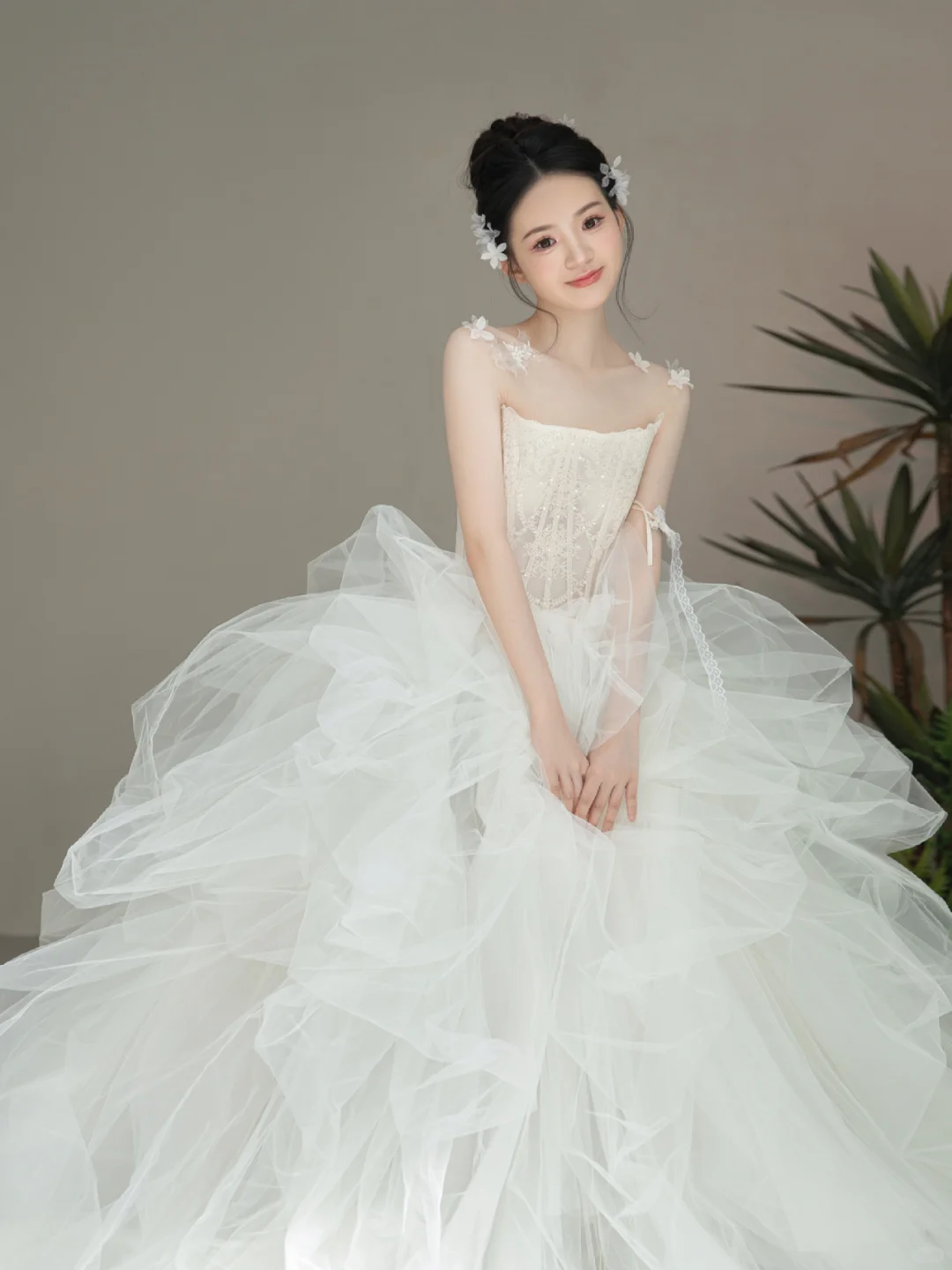 Pretty Ball Gown Strapless Tulle Long Wedding Dresses