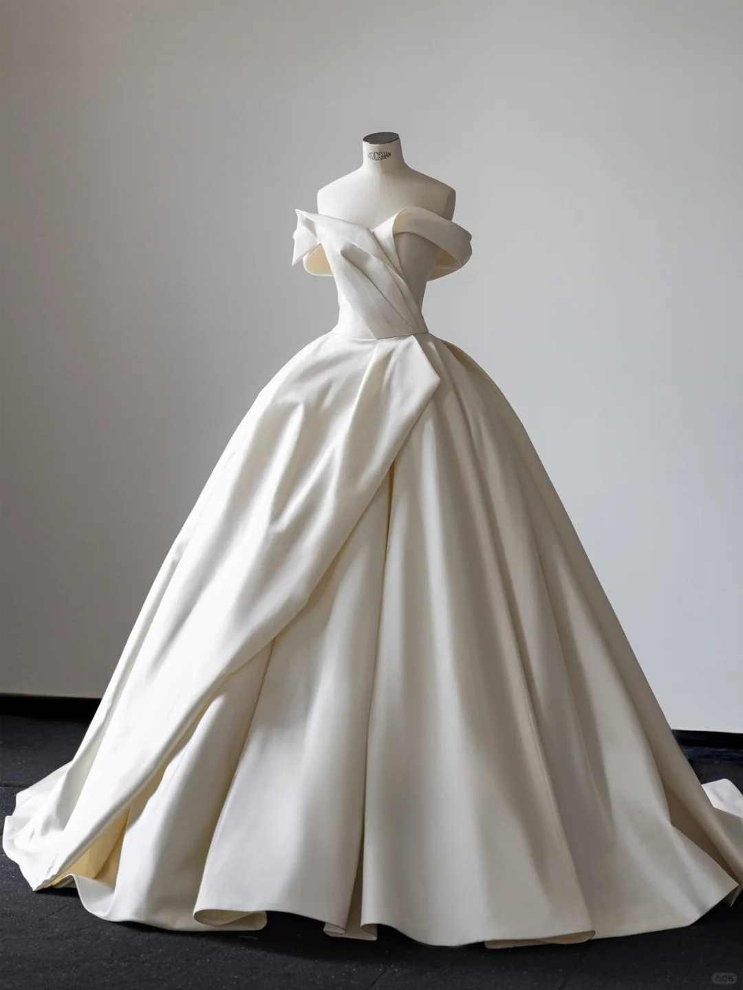 Elegant Ball Gown Off The Shoulder Satin Long Wedding Dresses