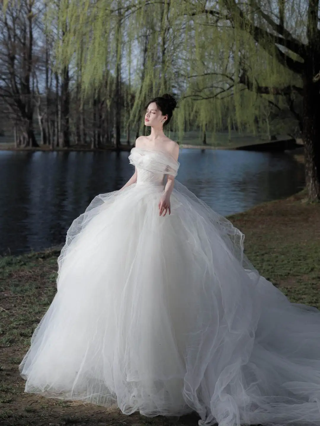 Elegant Ball Gown Off The Shoulder Tulle Long Wedding Dresses