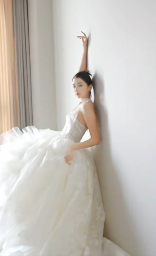 Pretty Ball Gown Strapless Tulle Lace Long Wedding Dresses - VelvetHem