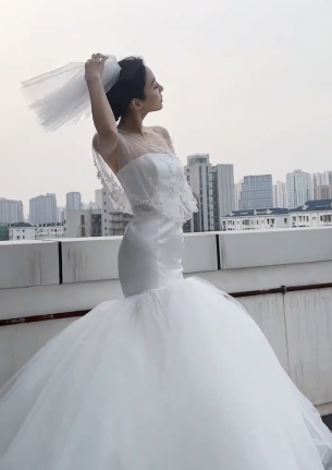Chic Mermaid Strapless Satin Tulle Applique With Veil Long Wedding Dresses