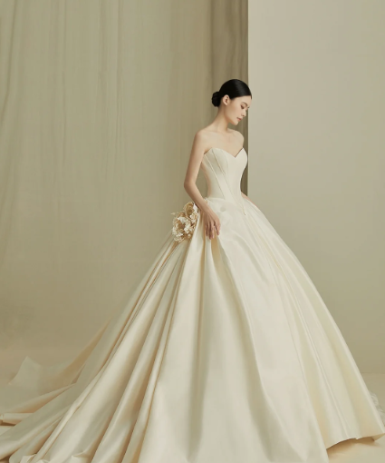 Dreamy Ball Gown Strapless Satin With Veil Long Wedding Dresses