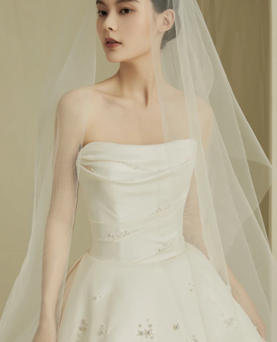 Elegant Ball Gown Strapless Satin Tulle Beaded With Veil Long Wedding Dresses