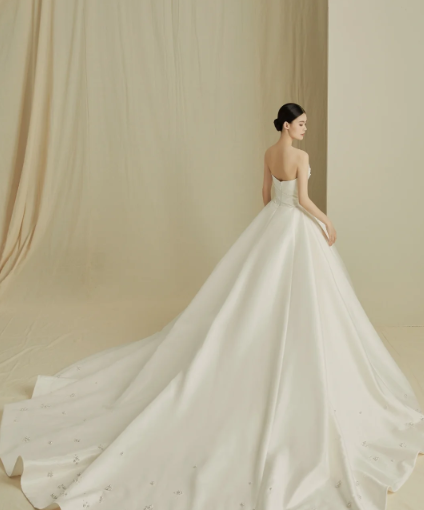 Elegant Ball Gown Strapless Satin Tulle Beaded With Veil Long Wedding Dresses - View 5 | FashionDia