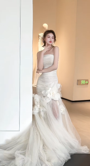 Unique Mermaid Strapless Tulle Flowers Applqiue Long Wedding Dresses