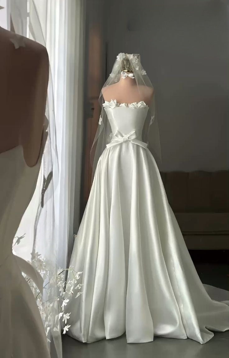 Elegant A Line Strapless Satin Applique With Veil Long Wedding Dresses