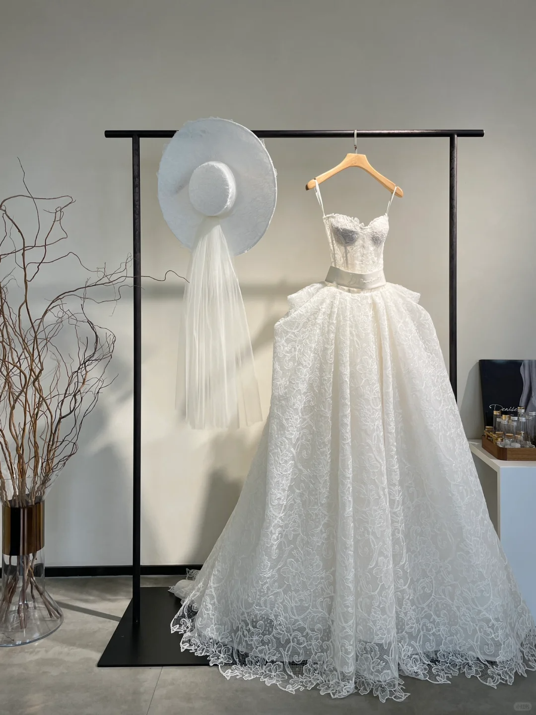 Dreamy Ball Gown Spaghetti Straps Tulle Lace With Veil Long Wedding Dresses