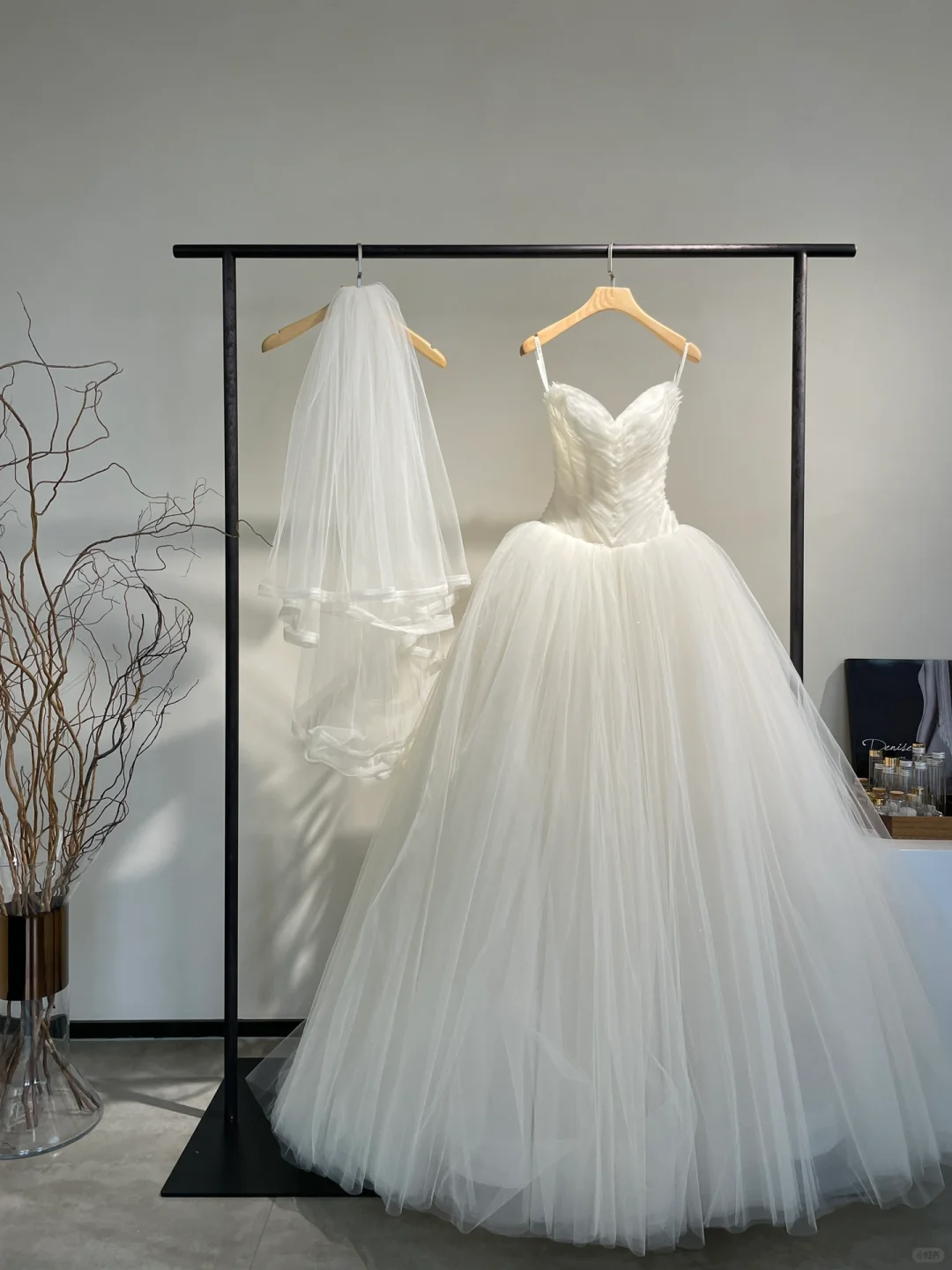 Elegant Ball Gown Spaghetti Straps Tulle With Veil Long Wedding Dresses