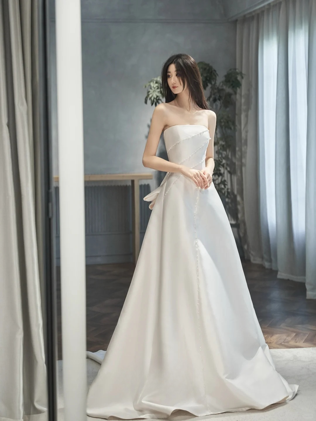 Eelgant A Line Satin Beaded With Veil Long Wedding Dresses