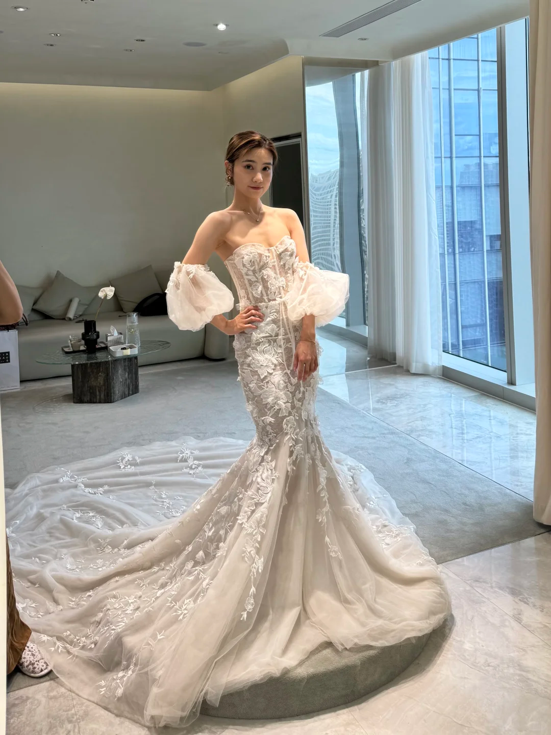 Elegant Mermaid Strapless Tulle Lace Applique Long Wedding Dresses