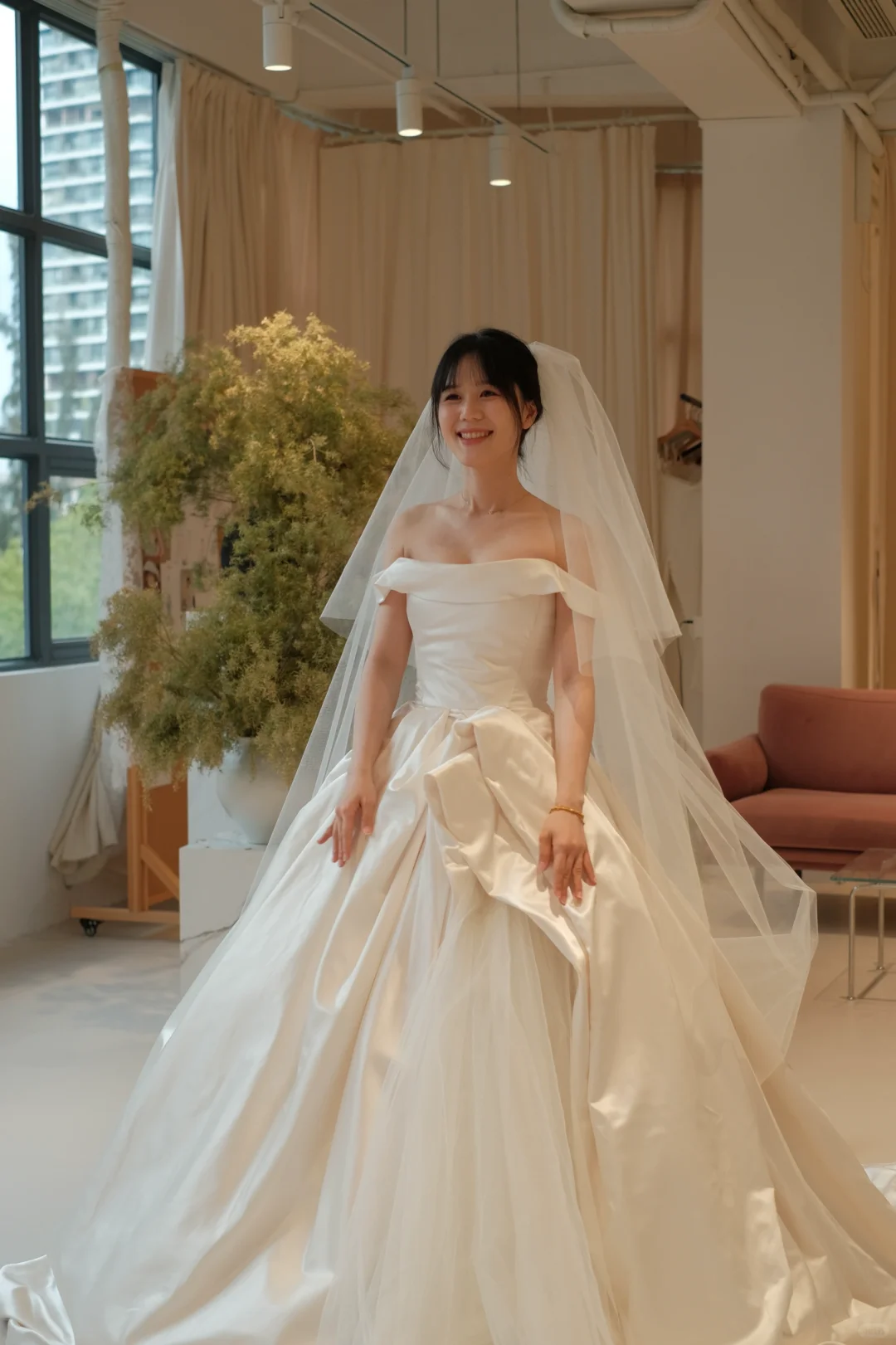 Elegant Ball Gown Strapless Satin Tulle With Veil Long Wedding Dresses
