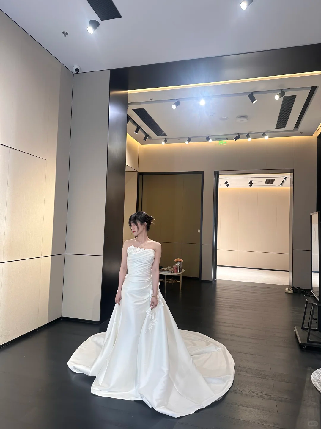 Elegant Mermaid Strapless Satin Applique Long Wedding Dresses