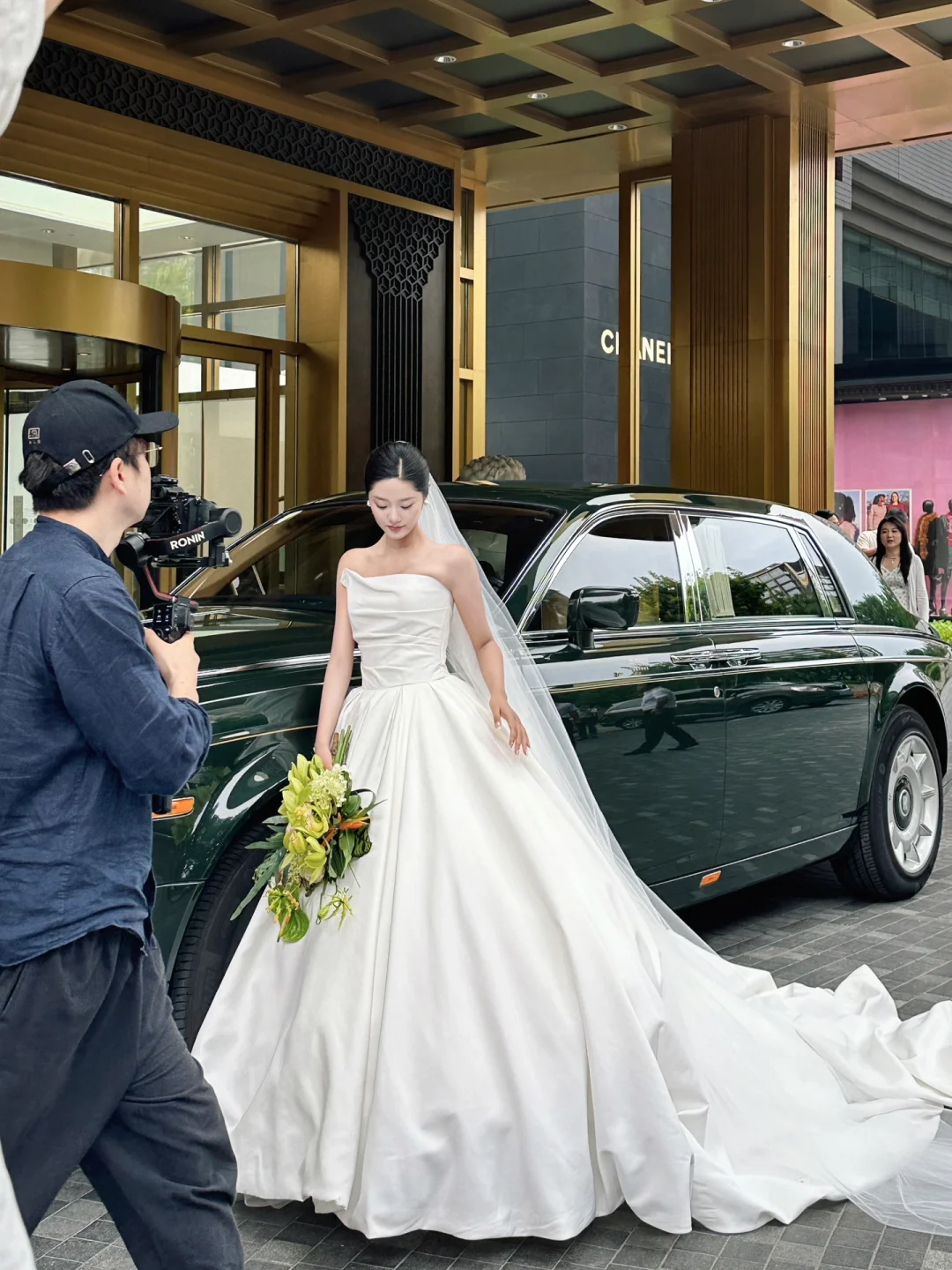 Elegant Ball Gown Strapless Satin With Veil Long Wedding Dresses