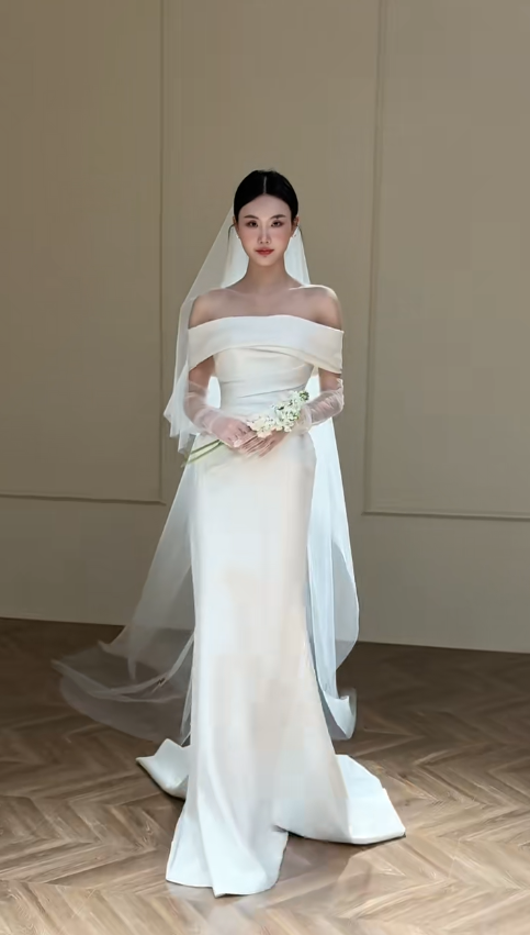 Classy Mermaid Off The Shoulder Satin With Gloves Veil Long Wedding Dresses