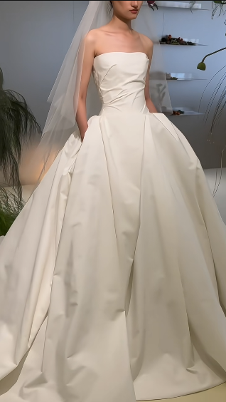 Elegant Simple Ball Gown Strapless Satin With Veil Long Wedding Dresses